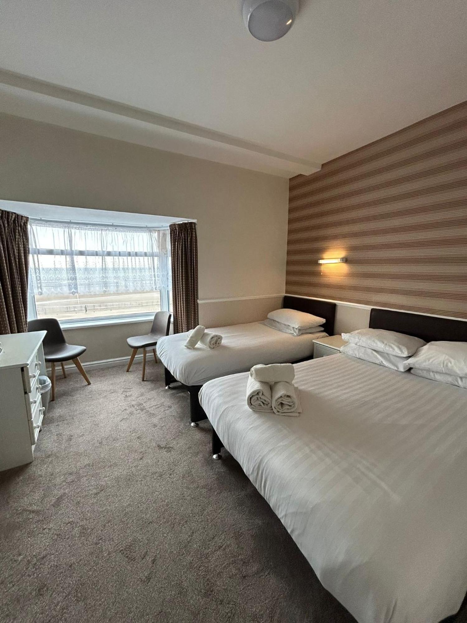 Lyndene Hotel แบล็คพูล ภายนอก รูปภาพ